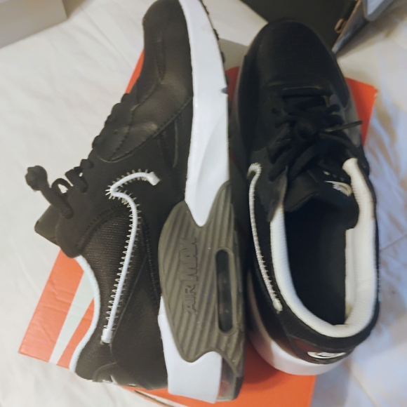 Nike Kids Air Max Black and White Shoes - Picture 2 of 5